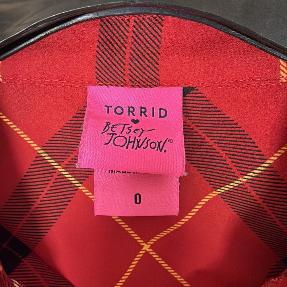 Torrid x‎ Betsy Johnson Red Plaid Button Down Top Shirt Size 0 Large Holiday - Picture 4 of 9